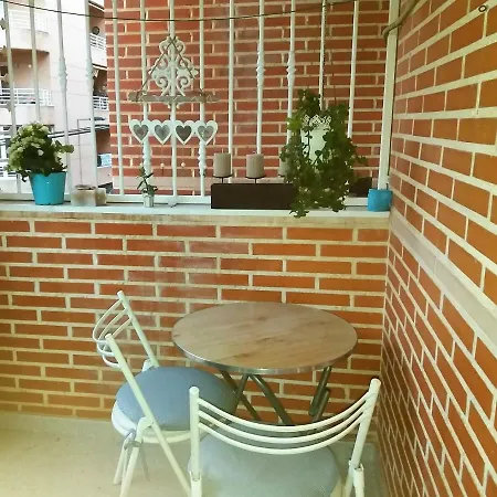 아파트 Amazing Sunny Flat With Balcony Pool Two Mins From The