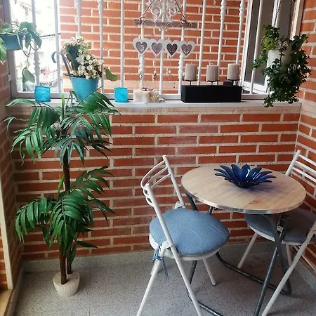 Amazing Sunny Flat With Balcony Pool Two Mins From The Apartamento