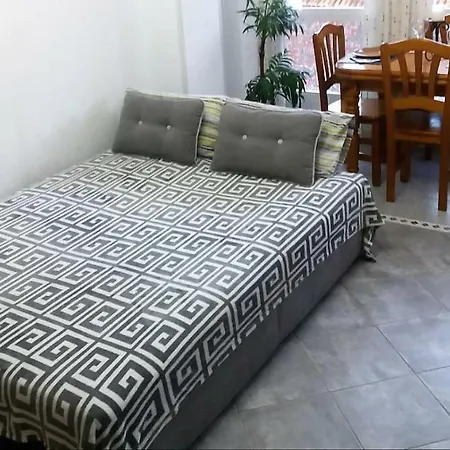 شقة Amazing Sunny Flat With Balcony Pool Two Mins From The *