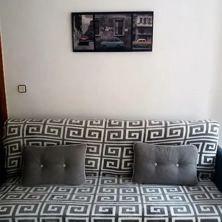 شقة Amazing Sunny Flat With Balcony Pool Two Mins From The تورّيفيِخا