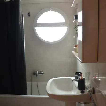 شقة Amazing Sunny Flat With Balcony Pool Two Mins From The تورّيفيِخا